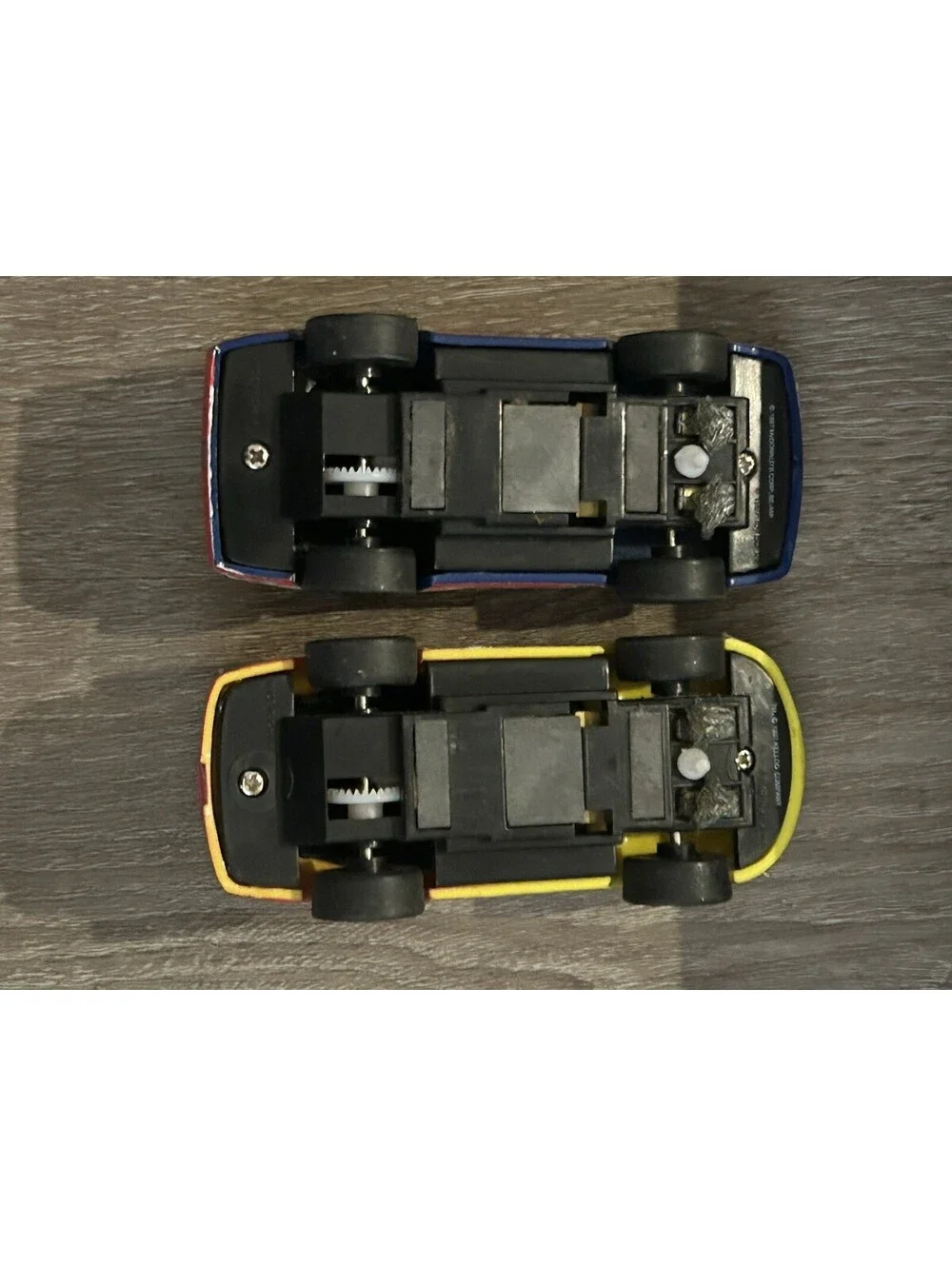 NASCAR High-Banked Tri-Oval Slot Car Track Set 2 Cars Controllers Tested